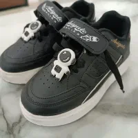 کفش اسپرت بچگانه در حدنو ،فقط یکبار پوشیده شده