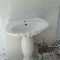 روشویی سفید بزرگ
