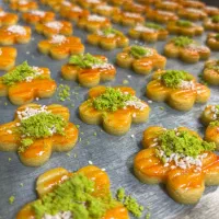 استخدام نیرو ماهر جهت کار در قنادی|استخدام خدمات فروشگاه و رستوران|قزوین, |دیوار