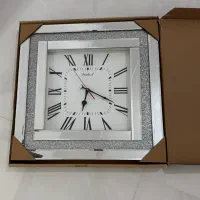 ساعت دیواری در حد نو