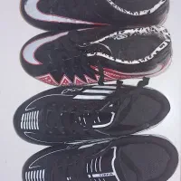 یک جفت کتونی سالنی و یک جفت استوک