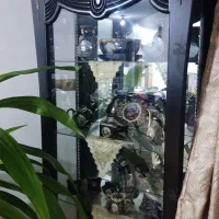 ویترین همراه با سه عدد کشکول تزئینی