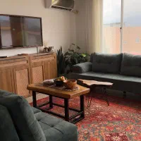 مبل ال ۷نفره رنگش سبزه به همراه دوعدد میز وسط چوبی|مبلمان خانگی و میز عسلی|تنکابن, |دیوار