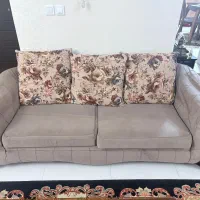 مبل ۳ نفره و عسلی بهمراه میز وسط
