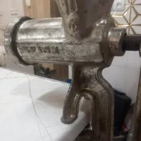 چرخ گوشت دستی عتیقه بیش از۷۰ سال قدمت
