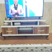میز تلوزیون تمیز و مرتب و درحد