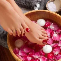 خدمات پدیکور همراه با پارافین تراپی رایگان