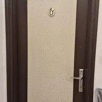 چهارچوب فلزی و درب چوبی