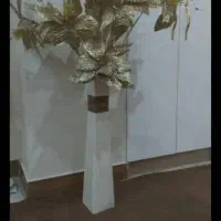 گلدان به همراه پنج گل