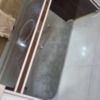 فروش یک عدد میز جلو آشپزخانه