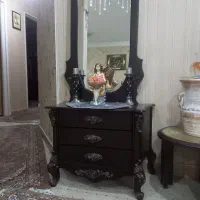 اینه قدی همراه کمد دارای سه کشو