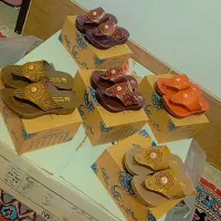 دمپایی|کیف، کفش، کمربند|شیراز, بید زرد|دیوار