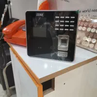 دستگاه حضور و غیاب اثر انگشتی و تشخیص چهره