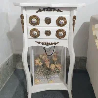 میز تلفن چوبی تمیز