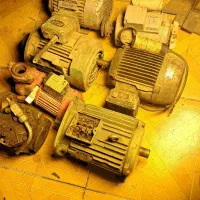 تعدادی دینام .سه فاز و تک فاز