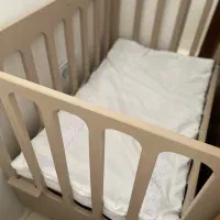 تخت کنارمادرکاملا سالم