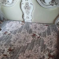 تخت خواب و میز ارایش و اینه
