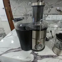 آبمیوه گیرم ۴ کاره هم زن برقی و چایساز روی هم|آبمیوه‌گیر و آب‌مرکبات‌گیر|وحیدیه, |دیوار