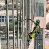 کاردر ارتفاع با طناب.راپل.بندباز.بدون داربست.پیچ|خدمات پیشه و مهارت|کرمان, |دیوار