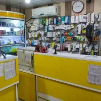 فروشنده خانم مسلط به کامپیوتر