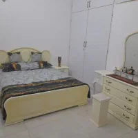 تخت و تشک و میز آرایش|تخت و سرویس خواب|قم, قلعه یزدیها|دیوار