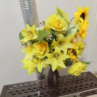 گلدان پرگل زیبا همراه افتاب گردون