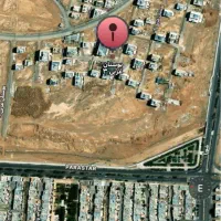 زمین هشت ۲۷۵ متری