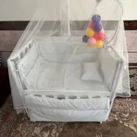 تخت کنار مادر