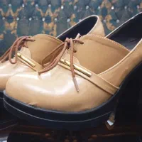 کفش نخودی زنانه سایز 39 جنس ورنی