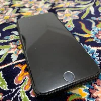 ایفون se 2020 تمیز بدون خط و خش