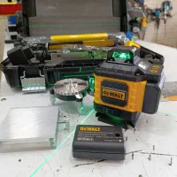 تراز لیزری ۱۶خط نور سبز دیوالت وسایل کامل DEWALT