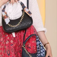 کیف و کفش و شال و روسری