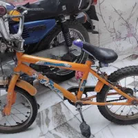 یک دوچرخه بفروش میرسد