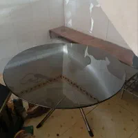 میز غذاخوری و دوچرخه