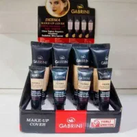 فروشنده خانم اشنا به لوازم ارایشی