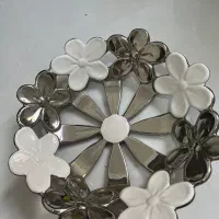 تعدادی ظرف به علت اسباب کشی به فروش می رسد