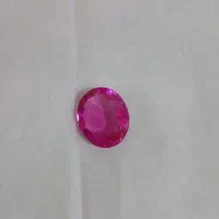 یک عدد نگین توپاز صورتی