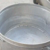 قابلمه دیگ خیلی بزرگ چهار دسته حدوداً ۴۰کیلو