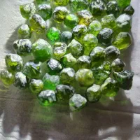 سنگ گارنت دمان توئید|جواهرات|کرمان, |دیوار