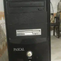 دو عدد کیس برند خوب با میزکامپیوتر