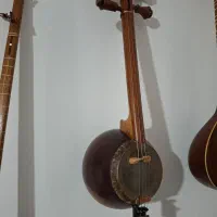 کمانچه با مهر بنیادی|سازهای سنتی|رشت, یخسازی|دیوار