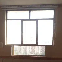 کارگر ساده برای نصب در و پنجره