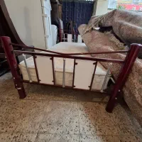 تخت یک نفره فلزی .|تخت و سرویس خواب|کردکوی, |دیوار