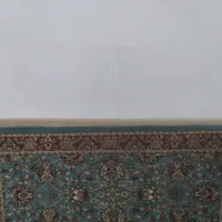 فرش نه متر با ۶ تا پشتی  مثل هم هستند