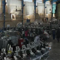 نیروی ساده خانم کارخانه دمپایی
