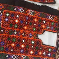 زی آستین هزارآینه، دست دوز|لباس|قرق, |دیوار