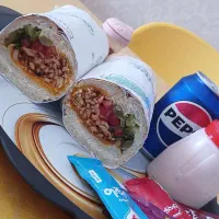 نیازمند نیروی خانم کاردرساندویچی ساندویچ وصبحانه|استخدام خدمات فروشگاه و رستوران|جیرفت, |دیوار