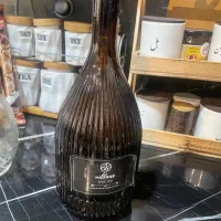 تعدادی بطری شیشه ای در دار|ظروف سرو و پذیرایی|مشهد, نیروی هوایی|دیوار