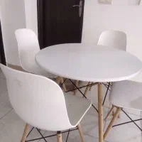 میز ناهار خوری و ۴عدد صندلی ،بدون خرابی