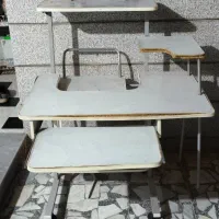 میز برای درس خوندن و لپ تاپ و کامپیوتر